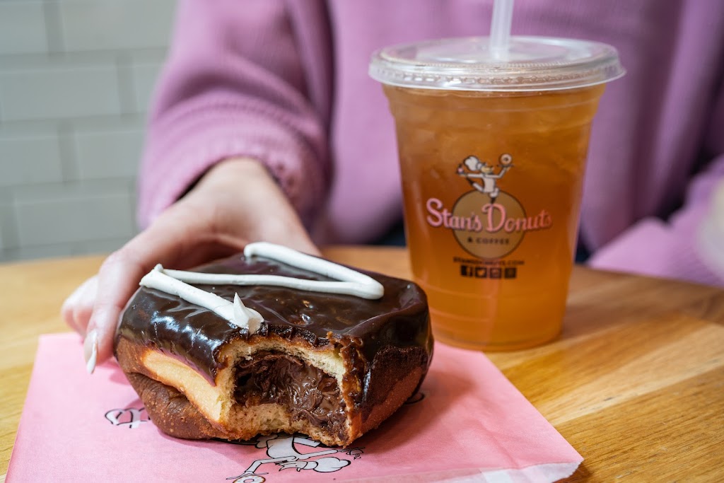 Stans Donuts & Coffee | cafe | 529 Oakbrook Center, Oak Brook, IL 60523, USA | 6305901060 OR +1 630-590-1060