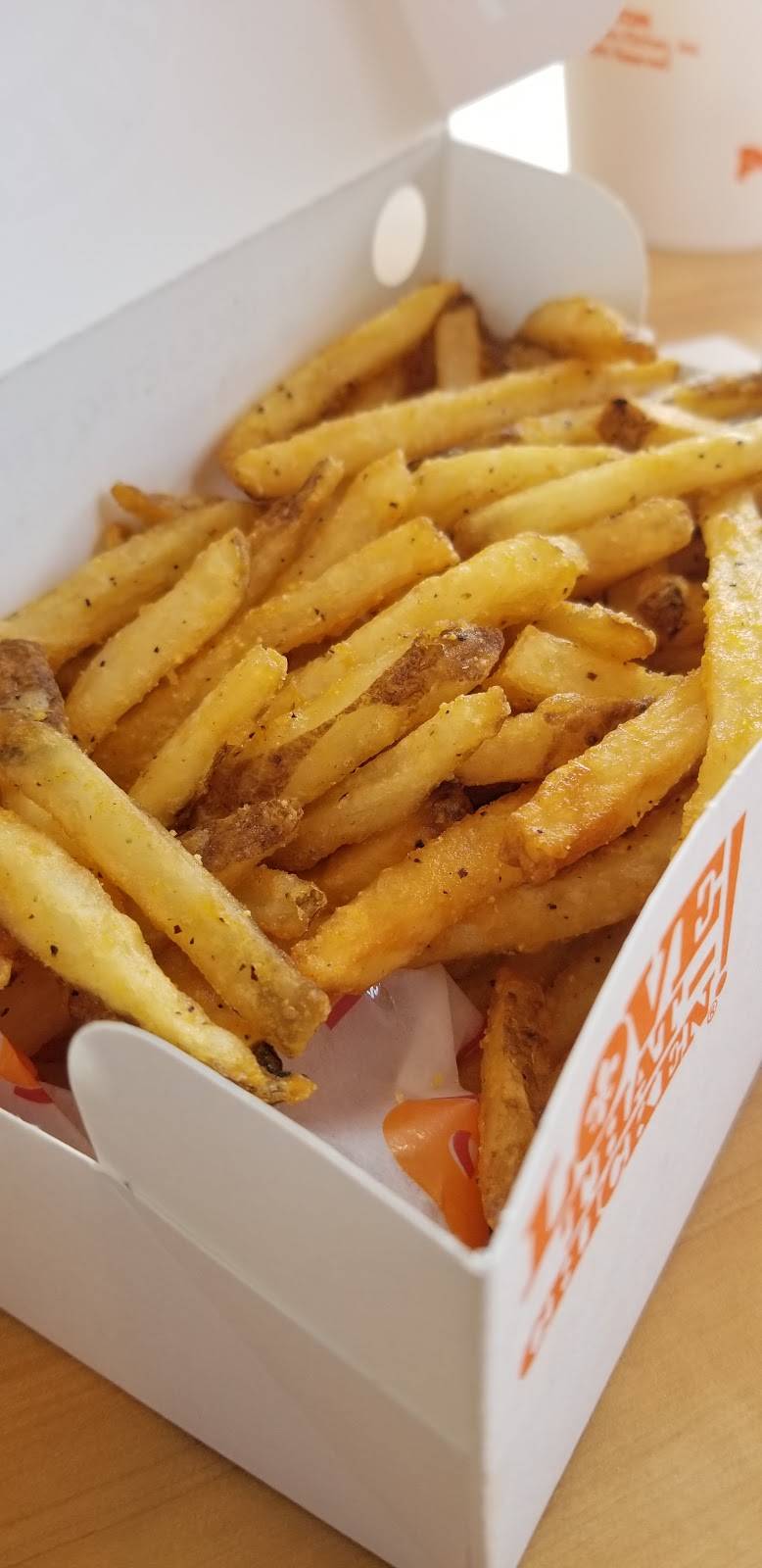 Popeyes Louisiana Kitchen | restaurant | 3225 N 5th Street Hwy, Reading, PA 19605, USA | 6103965550 OR +1 610-396-5550