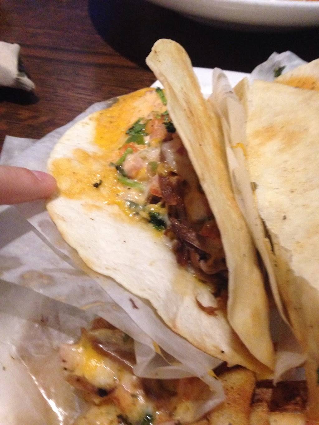 Applebees Grill + Bar | restaurant | 1395 Associates Dr, Dubuque, IA 52002, USA | 5635833131 OR +1 563-583-3131