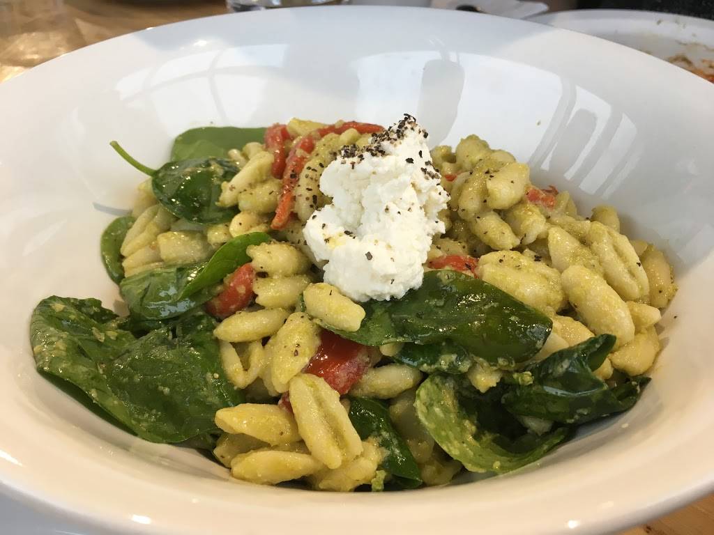 Levetto | restaurant | 15975 Bayview Ave #5, Aurora, ON L4G 0S3, Canada | 6474781011 OR +1 647-478-1011