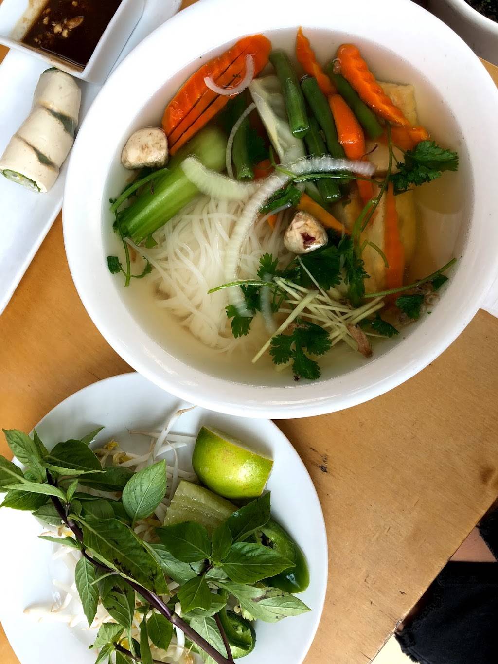 Blossom Vietnamese restaurant | restaurant | 426 S Main St, Los Angeles, CA 90013, USA | 2136231973 OR +1 213-623-1973