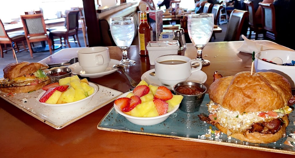 Red Tail Bar & Grill | restaurant | 3007 Dehesa Rd, El Cajon, CA 92019, USA | 8004575568 OR +1 800-457-5568