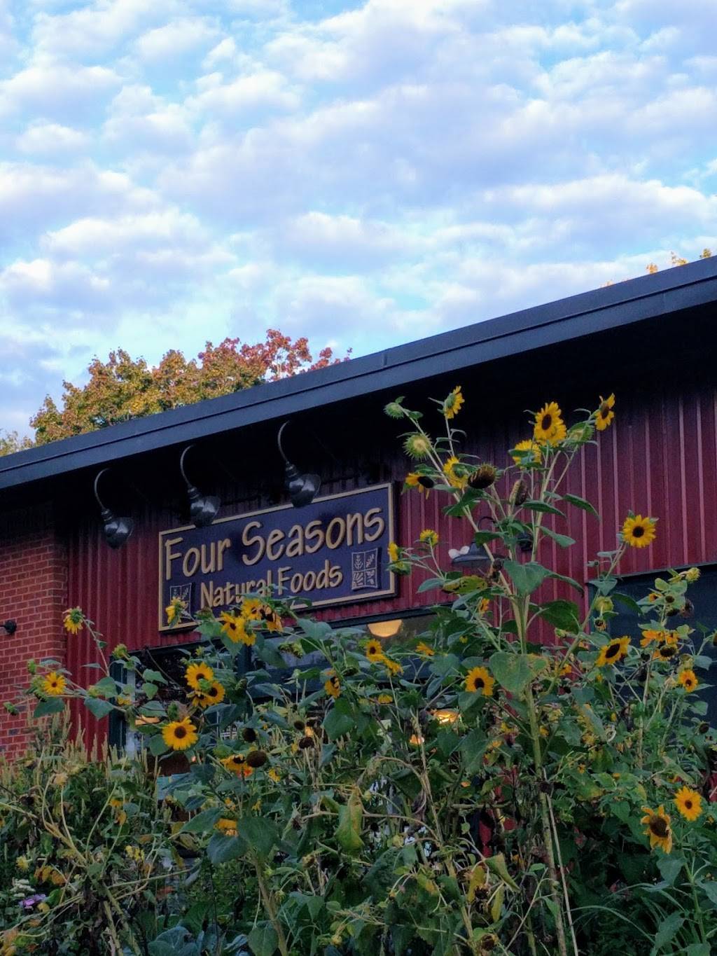 Four Seasons Natural Foods Store | restaurant | 120 Henry St, Saratoga Springs, NY 12866, USA | 5182909077 OR +1 518-290-9077