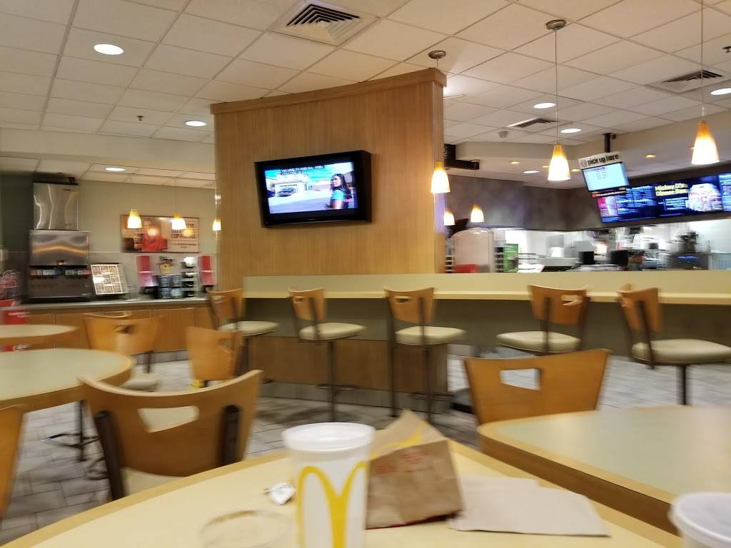 McDonalds | cafe | 2021 E Market St, Akron, OH 44305, USA | 3307333666 OR +1 330-733-3666