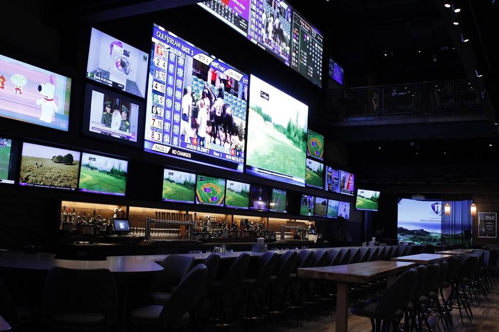 Bobby Vs Restaurant & Sports Bar | restaurant | 268 Atlantic St, Stamford, CT 06901, USA | 2038834320 OR +1 203-883-4320