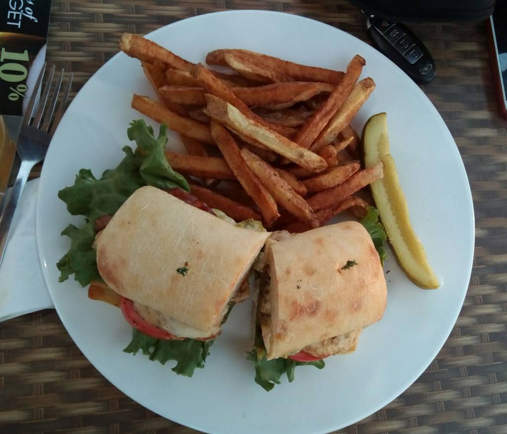 The Royal Oak | restaurant | 617 Victoria St W #102, Whitby, ON L1N 0E4, Canada | 9054938700 OR +1 905-493-8700