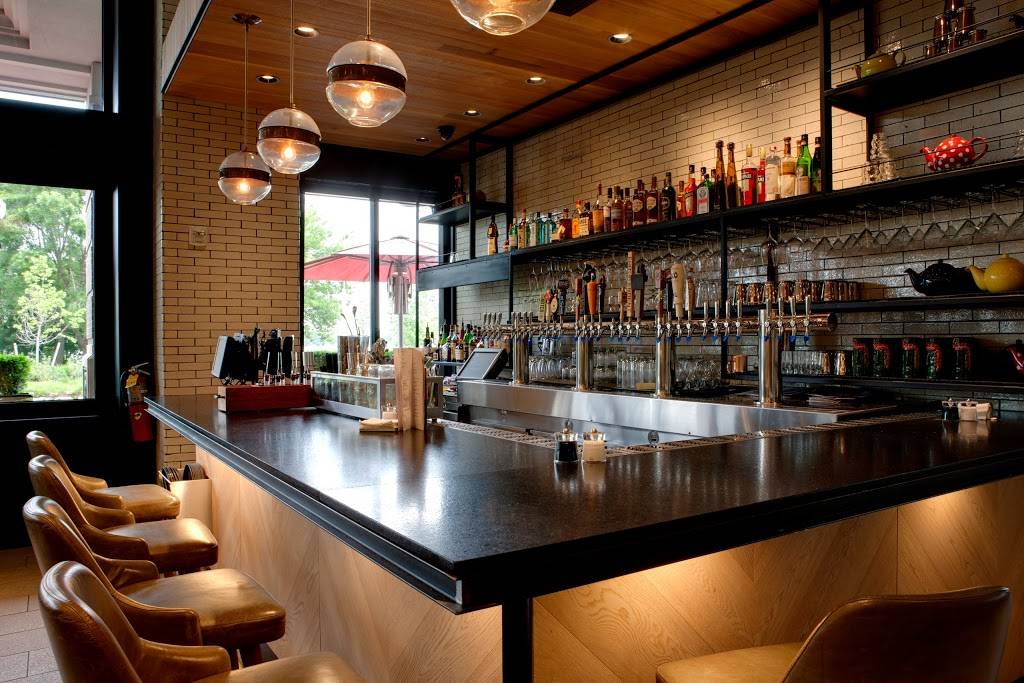 Earls Kitchen + Bar | restaurant | 698 Assembly Row Unit 102, Somerville, MA 02145, USA | 6176661790 OR +1 617-666-1790