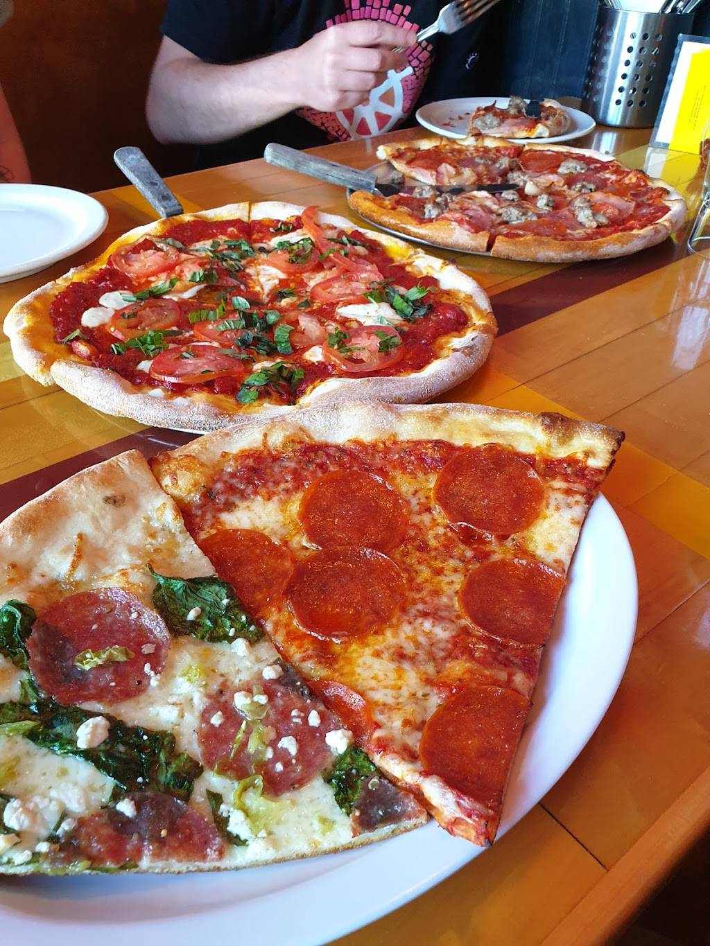 Central Pizza | restaurant | 2901 S Jackson St, Seattle, WA 98144, USA | 2066026333 OR +1 206-602-6333