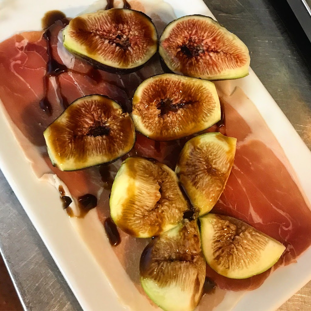 Back Porch Restaurant | restaurant | 110 Back Rd, Ocracoke, NC 27960, USA | 2529286401 OR +1 252-928-6401