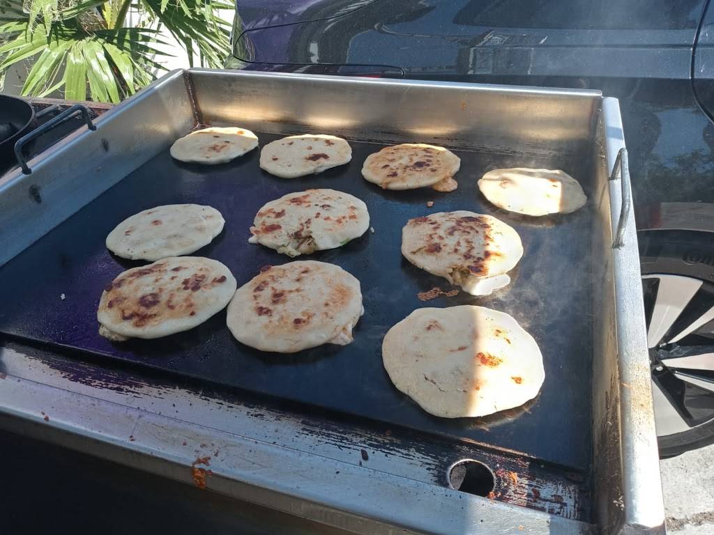 Victorias Pupuseria | restaurant | 4904 Melrose Ave Across Serrano ave. Enter by, Parking Lot, Los Angeles, CA 90029, USA | 3234074306 OR +1 323-407-4306