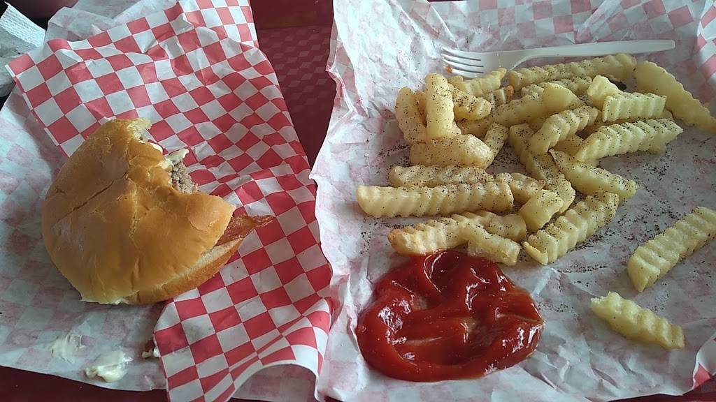 Firehouse Biscuits and Burgers | restaurant | 640 W Ridgeway St, Warrenton, NC 27589, USA | 2522577057 OR +1 252-257-7057