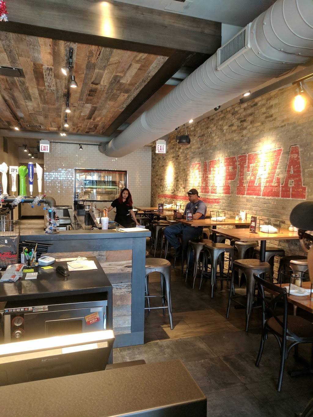 Giordanos | restaurant | 2010 W Montrose Ave, Chicago, IL 60618, USA | 7732754600 OR +1 773-275-4600