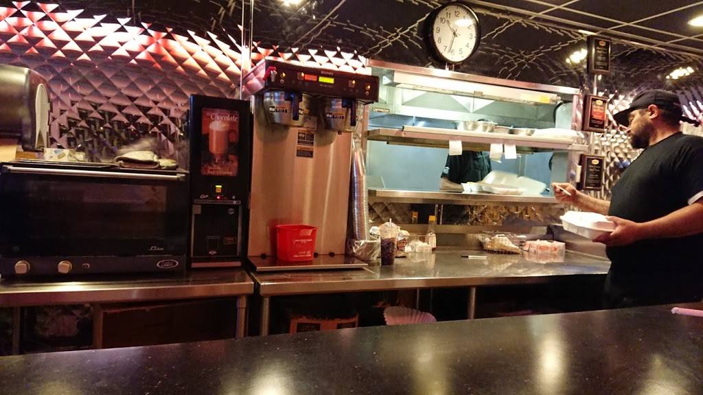 The DEN by Dennys | restaurant | 11377 Bellflower Rd, Cleveland, OH 44106, USA | 2163680634 OR +1 216-368-0634