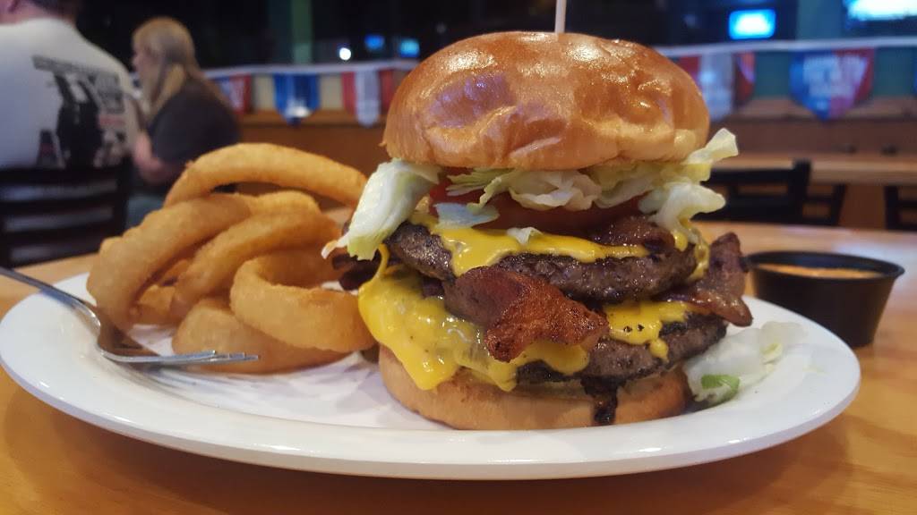 Beef O Bradys | restaurant | 2776 Legends Pkwy, Prattville, AL 36066, USA | 3342909962 OR +1 334-290-9962