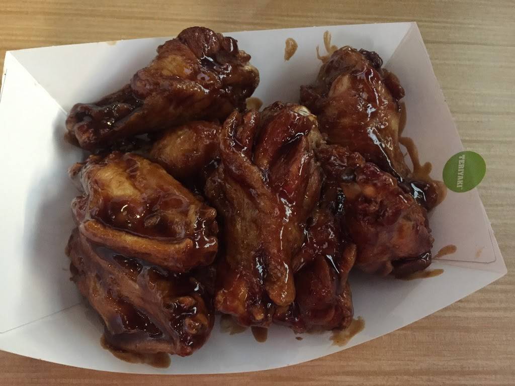 Buffalo Wild Wings | restaurant | 5143 Wellington Rd, Gainesville, VA 20155, USA | 7037547017 OR +1 703-754-7017