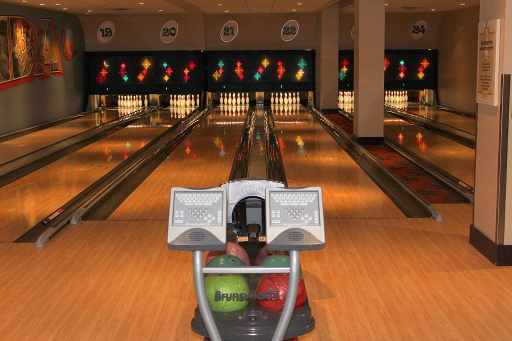 Splitsville Luxury Lanes | restaurant | 1494 E Buena Vista Dr, Lake Buena Vista, FL 32830, USA | 4079387467 OR +1 407-938-7467