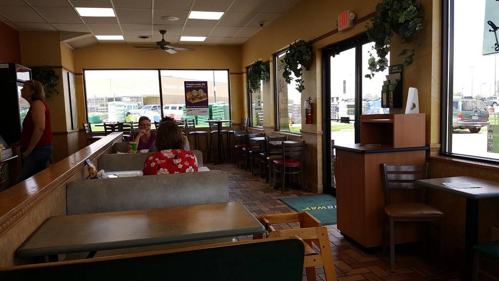 Subway | restaurant | 1699 IN-163, Clinton, IN 47842, USA | 7658326991 OR +1 765-832-6991