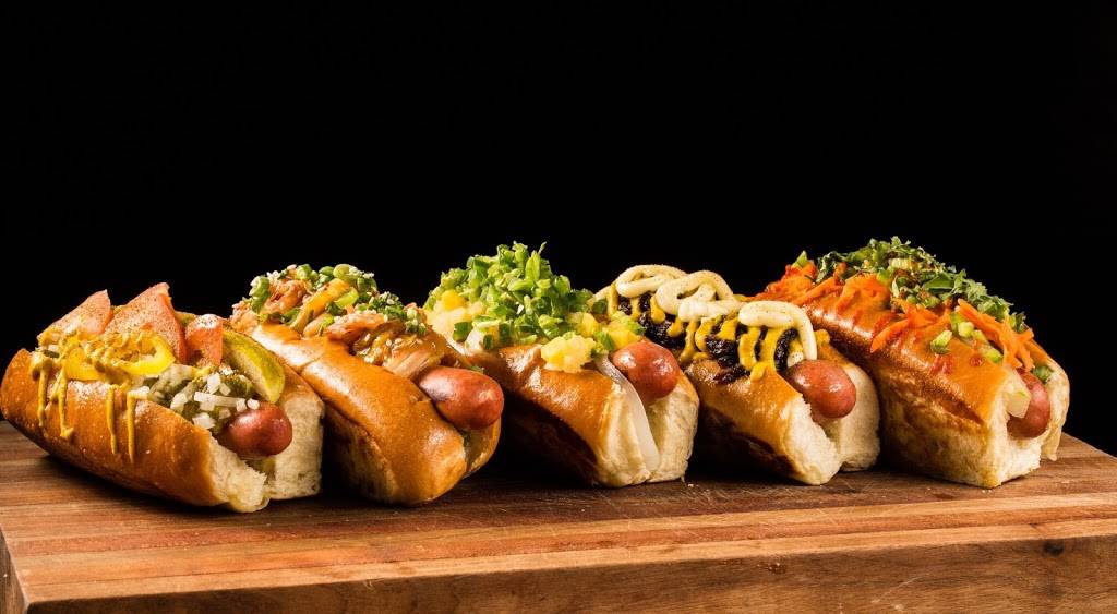 Haute Dogs and Fries | restaurant | 610 Montgomery St, Alexandria, VA 22314, USA | 7035483891 OR +1 703-548-3891