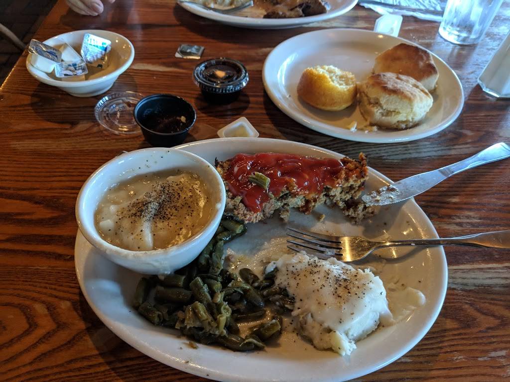 Cracker Barrel Old Country Store | restaurant | 2421 Old Country Inn Dr, Caseyville, IL 62232, USA | 6183971599 OR +1 618-397-1599