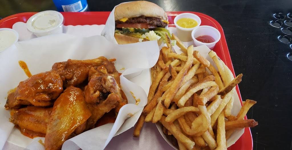 Suzie Burger | restaurant | 2820 P St, Sacramento, CA 95816, USA | 9164553500 OR +1 916-455-3500
