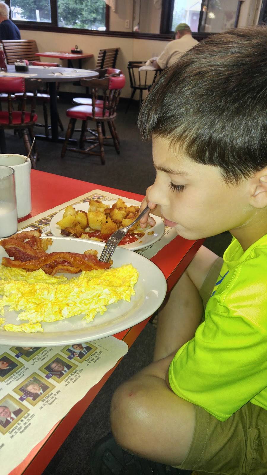 Roberts Restaurant | restaurant | 251 Broadway # 5, Malden, MA 02148, USA | 7813970628 OR +1 781-397-0628