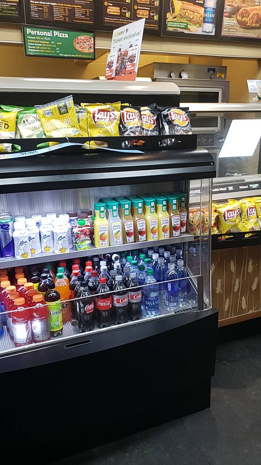 Subway | meal takeaway | 975 South West, SW 24th St, Fort Lauderdale, FL 33315, USA | 9545222229 OR +1 954-522-2229