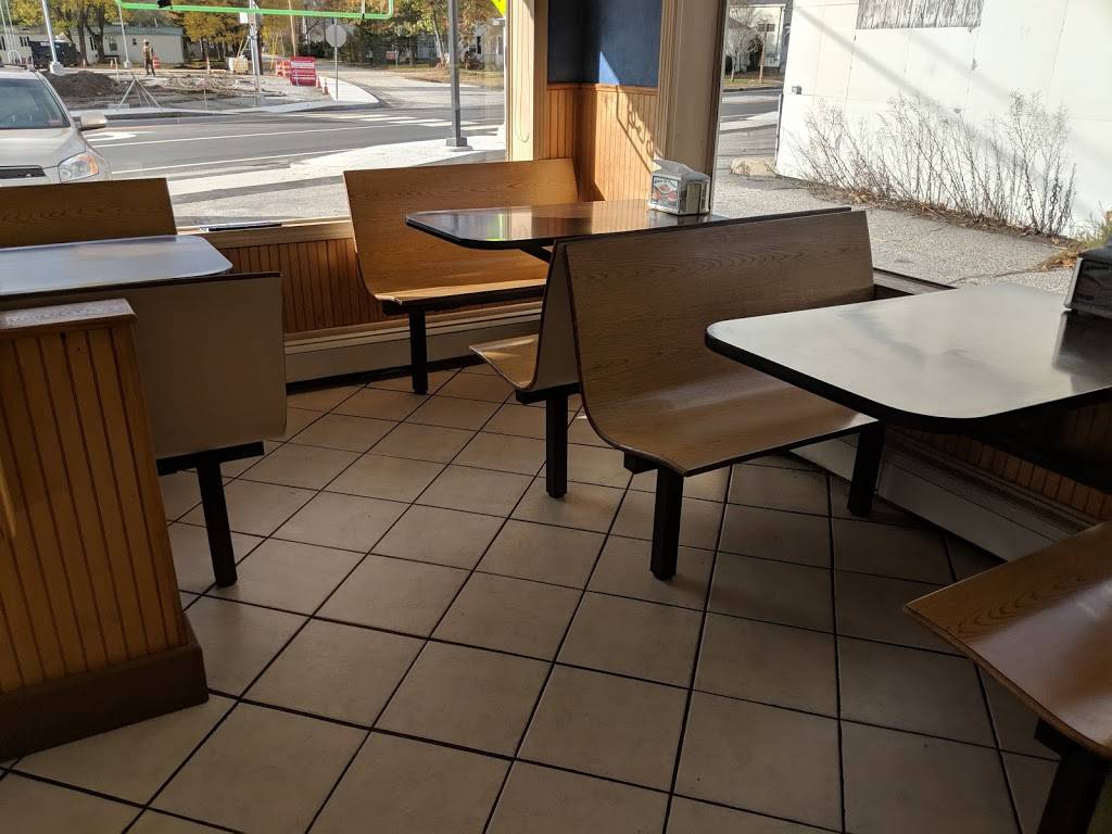 Lisbon House of Pizza | restaurant | 688 Lisbon St, Lisbon Falls, ME 04252, USA | 2073536114 OR +1 207-353-6114