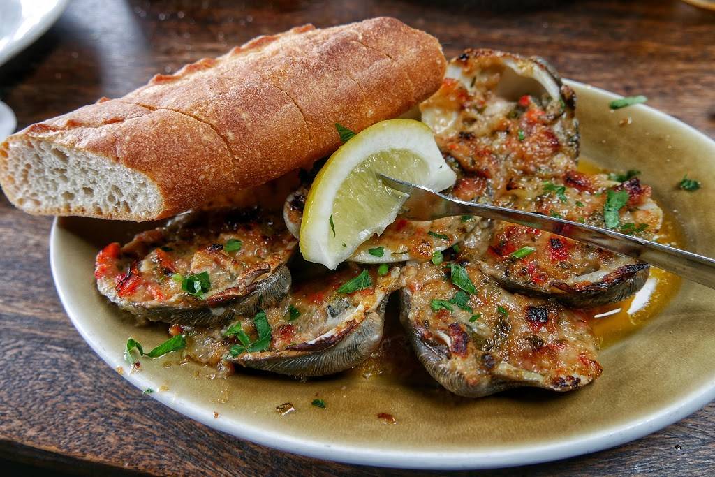 The Dock Bar & Grill | restaurant | 482 W Lake Dr, Montauk, NY 11954, USA | 6316689778 OR +1 631-668-9778