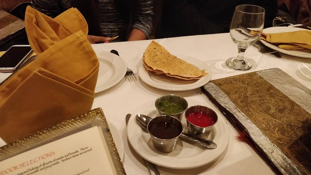 Zaroka Bar and Restaurant | restaurant | 4802, 148 York St, New Haven, CT 06511, USA | 2037768644 OR +1 203-776-8644