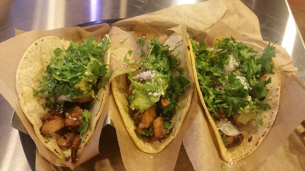 QDOBA Mexican Eats | restaurant | 2202 Main St, Wheaton, IL 60187, USA | 6306684795 OR +1 630-668-4795