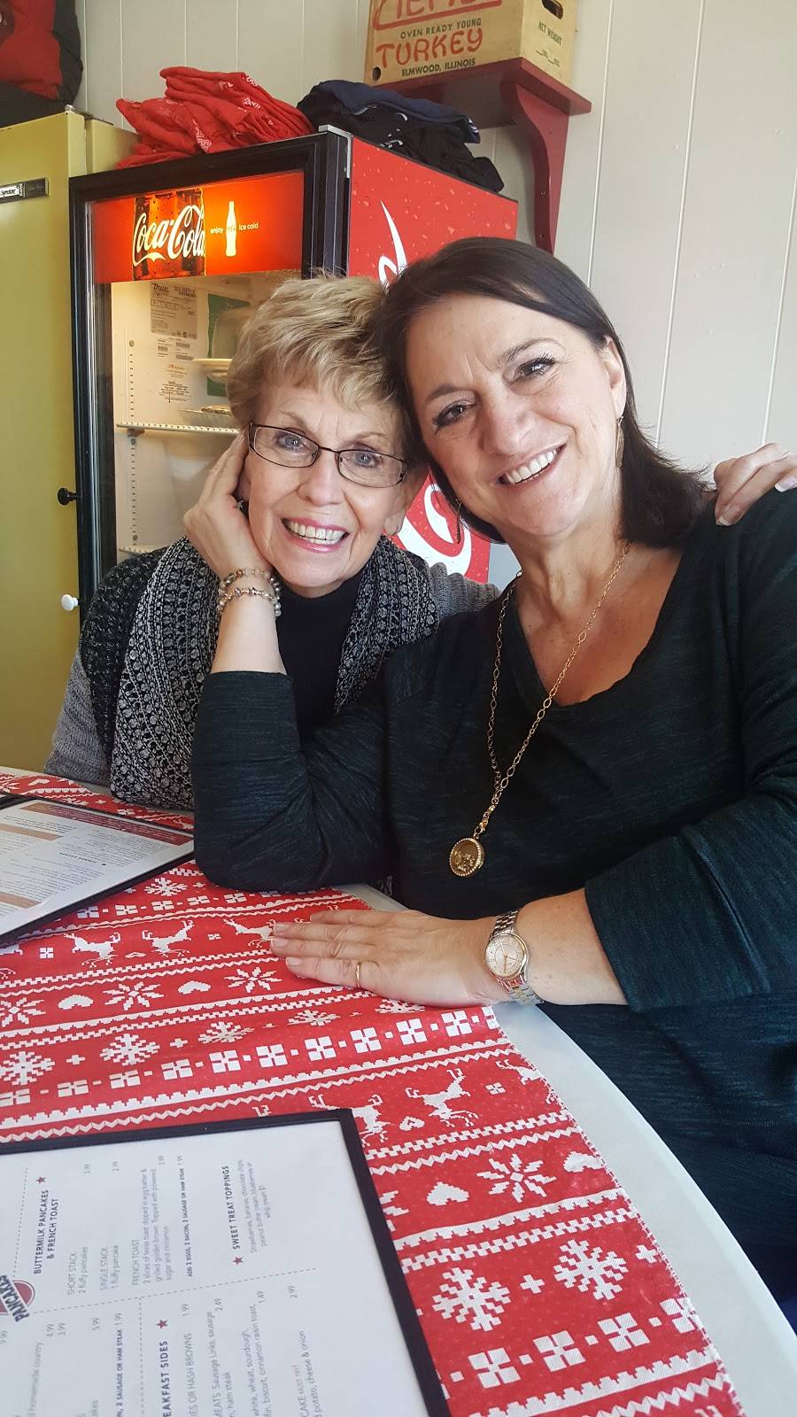 Uptown Cafe | restaurant | 110 N Magnolia St, Elmwood, IL 61529, USA | 3097424500 OR +1 309-742-4500