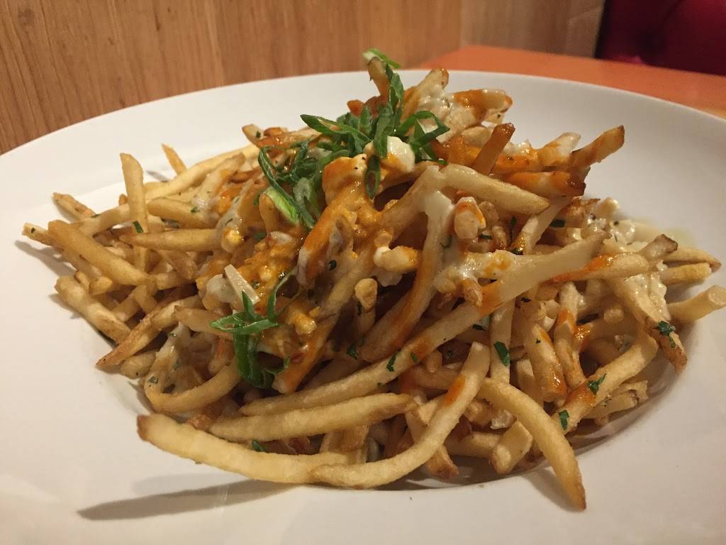 Simmzys Burbank | restaurant | 3000 W Olive Ave, Burbank, CA 91505, USA | 8189622500 OR +1 818-962-2500