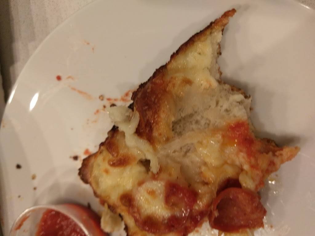 Primos Pizza Oak Park | restaurant | 10100 W Nine Mile Rd, Oak Park, MI 48237, USA | 2482681335 OR +1 248-268-1335