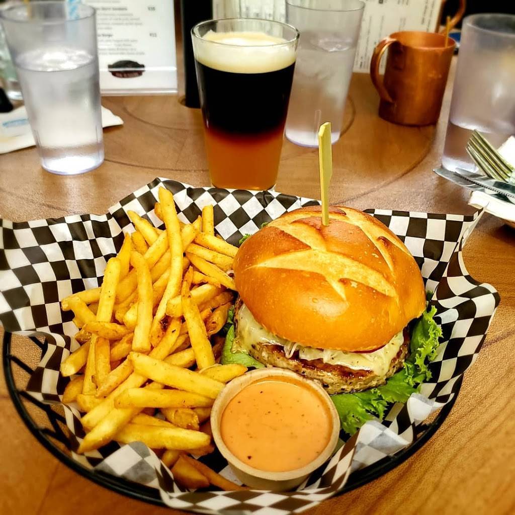 The Hog Wallow Pub | restaurant | 3200 E Big Cottonwood Canyon Rd, Cottonwood Heights, UT 84121, USA | 8017335567 OR +1 801-733-5567