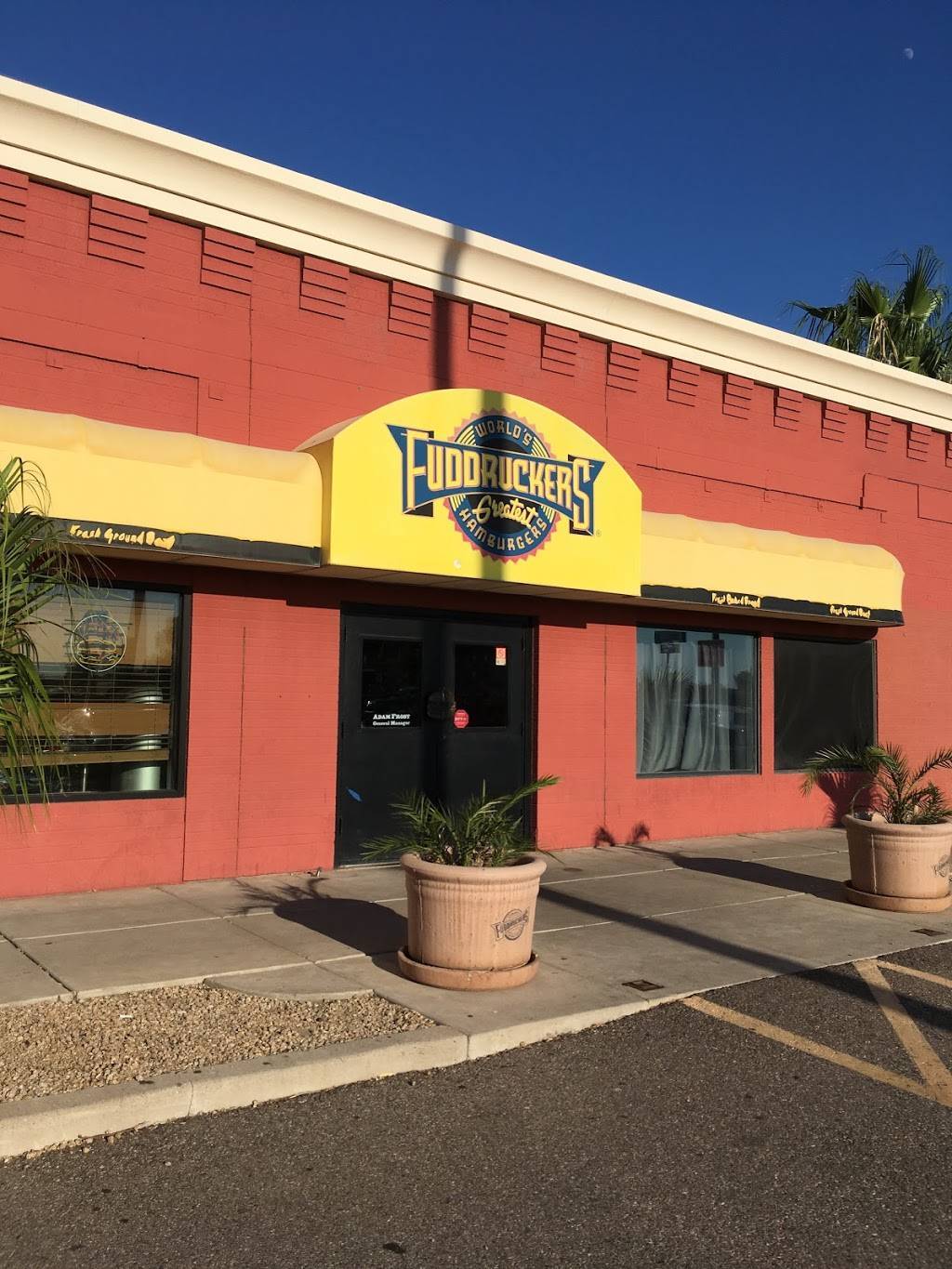 Fuddruckers | restaurant | 8941 N Black Canyon Hwy, Phoenix, AZ 85021, USA | 6028701111 OR +1 602-870-1111
