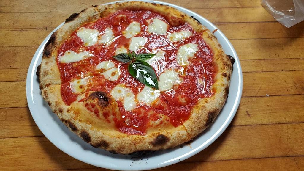 La Bella Italia | restaurant | 9300 Keele St #6, Maple, ON L6A 1P4, Canada | 9058322833 OR +1 905-832-2833