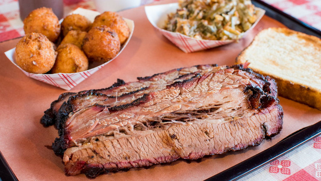 Big Tinys BBQ | restaurant | 179 N Main St, Mooresville, NC 28115, USA | 7046581409 OR +1 704-658-1409
