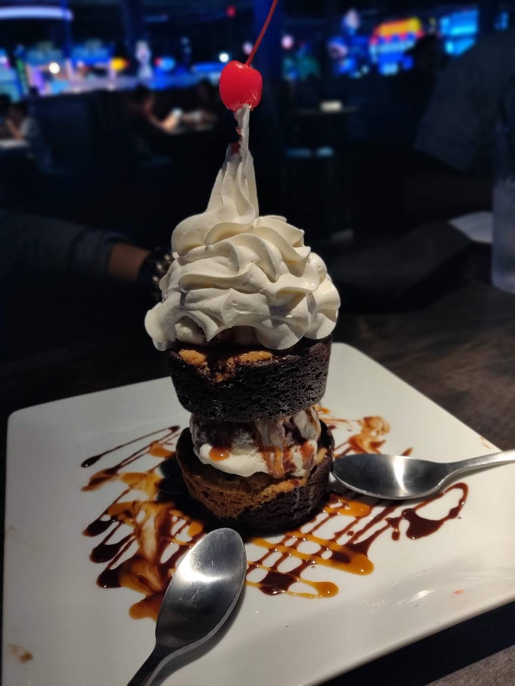 Dave & Busters | restaurant | 145 W Hillcrest Dr #130, Thousand Oaks, CA 91360, USA | 8058577800 OR +1 805-857-7800