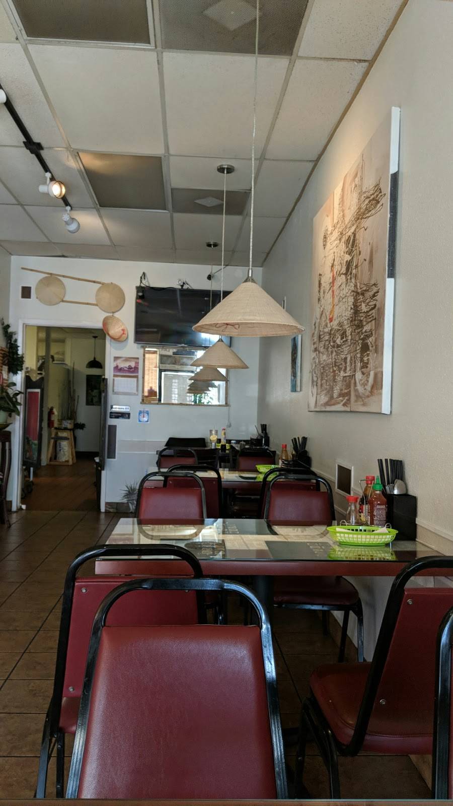 Pho Non La | restaurant | 16738 Lakeshore Dr, Lake Elsinore, CA 92530, USA | 9516742689 OR +1 951-674-2689