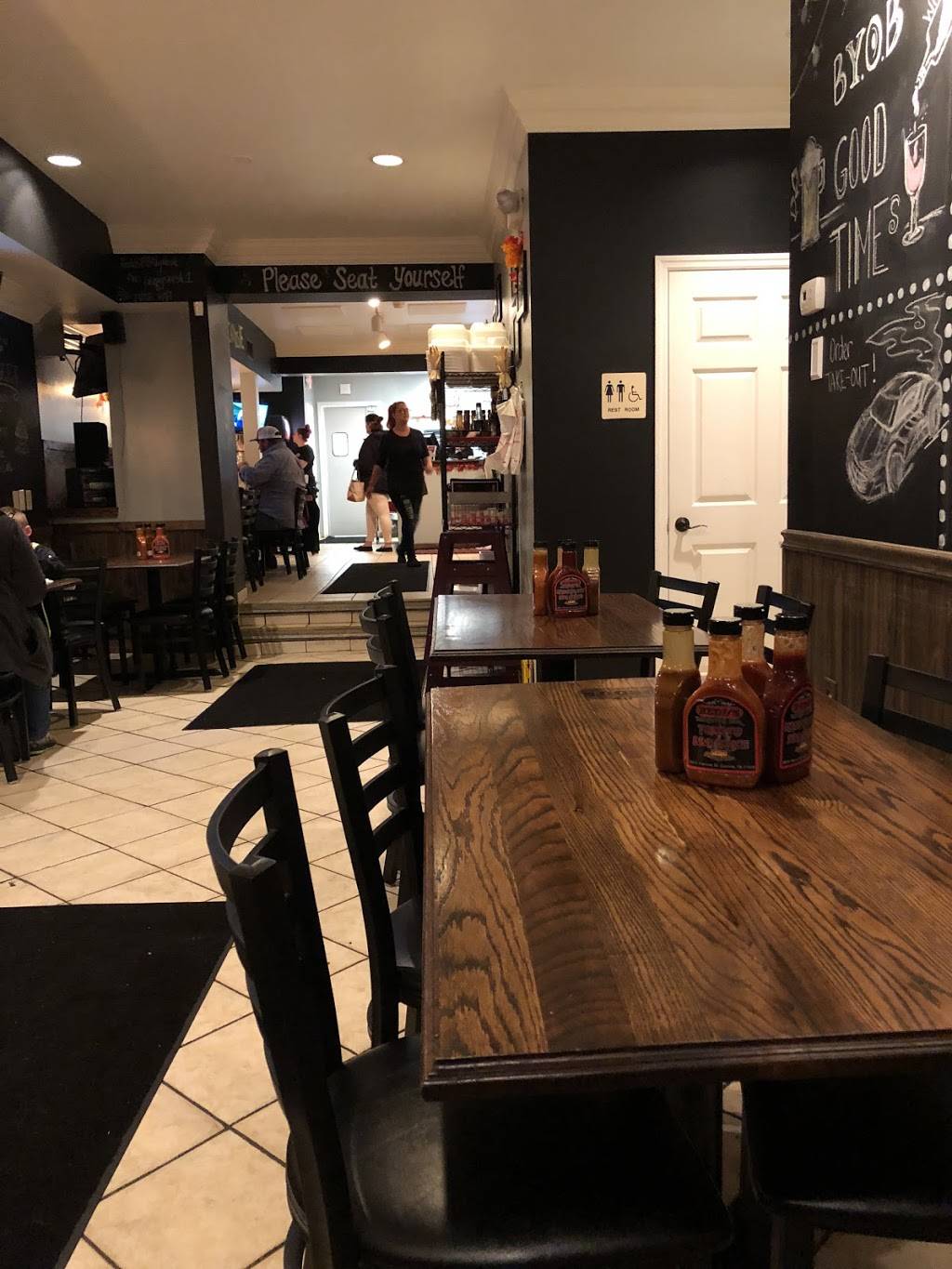 Redds Smokehouse | restaurant | 109 N Hanover St, Carlisle, PA 17013, USA | 7172546419 OR +1 717-254-6419