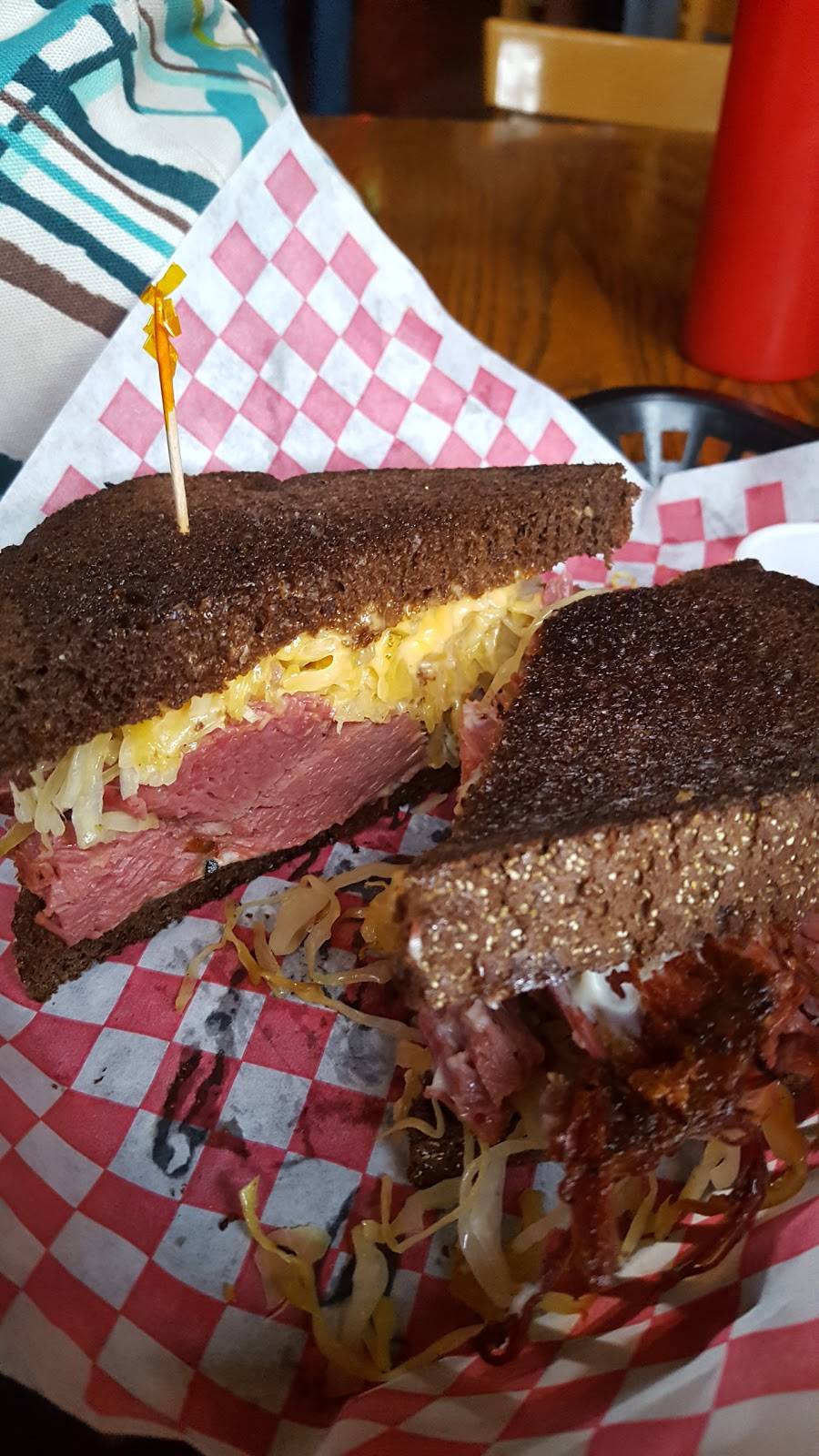 Village Hide-A-Way | restaurant | 111 E Prairie St, Vicksburg, MI 49097, USA | 2696493134 OR +1 269-649-3134