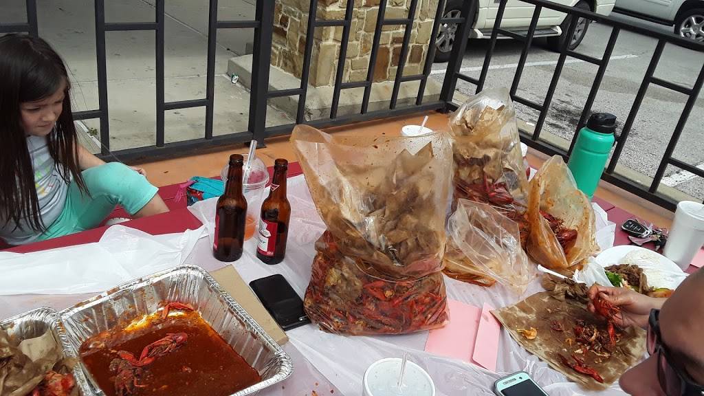 Pier 16 Crawfish & Wings | restaurant | 4400b North Fwy, Houston, TX 77022, USA | 8324798012 OR +1 832-479-8012