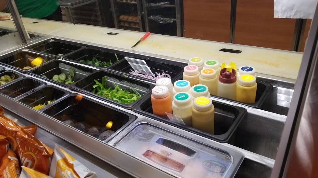 Subway | restaurant | 118 W Stetson Ave, Hemet, CA 92543, USA | 9519298533 OR +1 951-929-8533