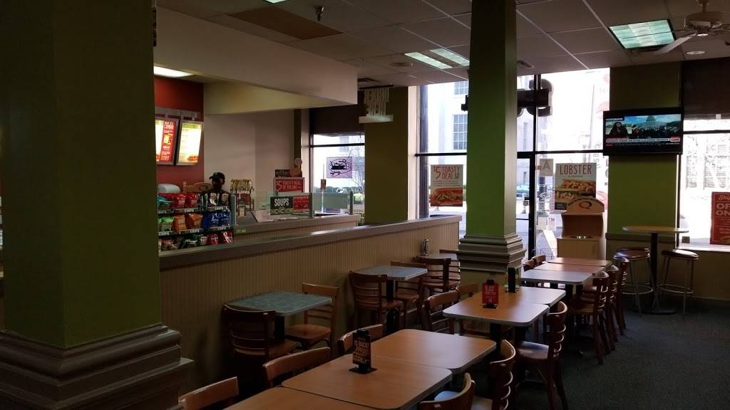 Quiznos | restaurant | 223 S 5th St, Louisville, KY 40202, USA | 5025895520 OR +1 502-589-5520