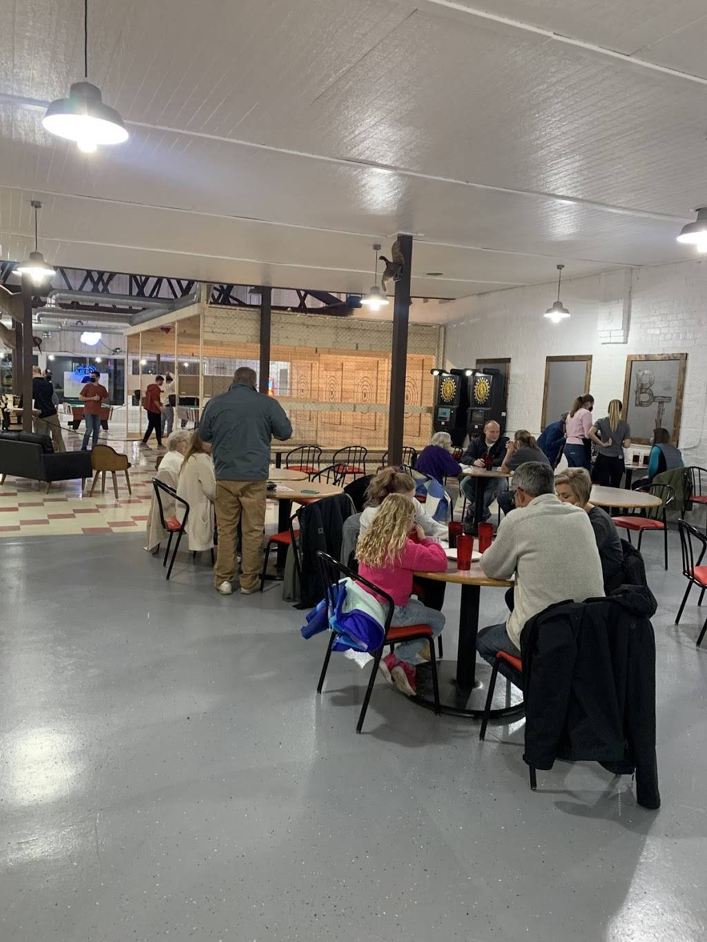 Beavers Teeth Axe Throwing, Brew & Chew | restaurant | 320 E Main St, Knoxville, IL 61448, USA | 3092894228 OR +1 309-289-4228