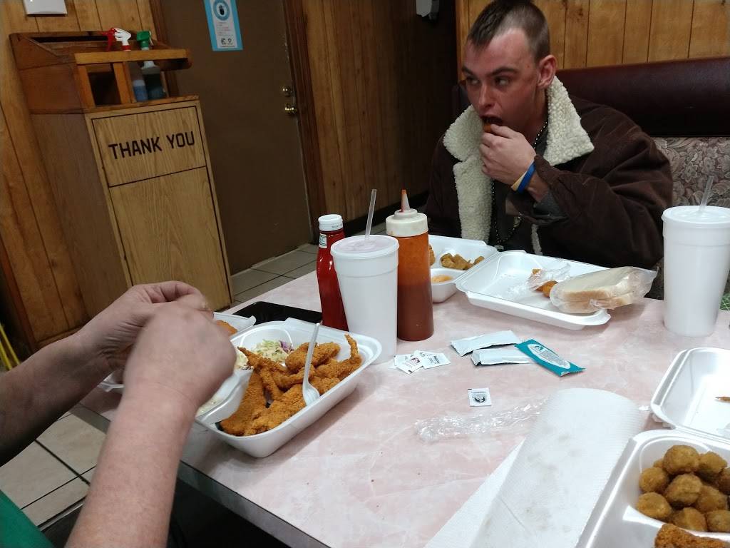 Charlie Ds & Son Catfish | restaurant | 3123 Swope Pkwy, Kansas City, MO 64130, USA | 8169243474 OR +1 816-924-3474