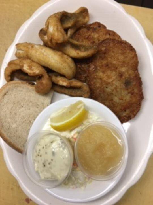 Lauras DBC Bar & Grill | meal takeaway | 7520 W Donges Bay Rd, Mequon, WI 53092, USA | 2622381733 OR +1 262-238-1733