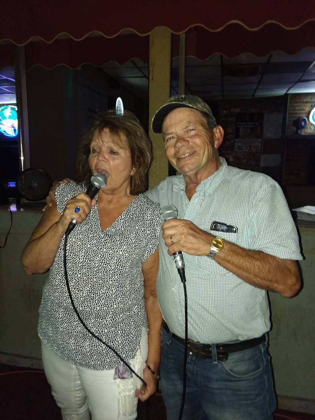 Shenanigans | restaurant | 115 E 3rd St, Fairmont, MN 56031, USA | 5072382911 OR +1 507-238-2911