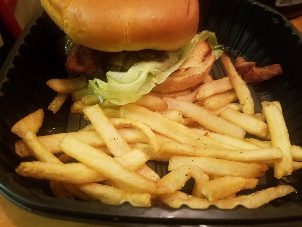 Applebees Grill + Bar | restaurant | 2505 Emmons Ave, Brooklyn, NY 11235, USA | 7187694889 OR +1 718-769-4889