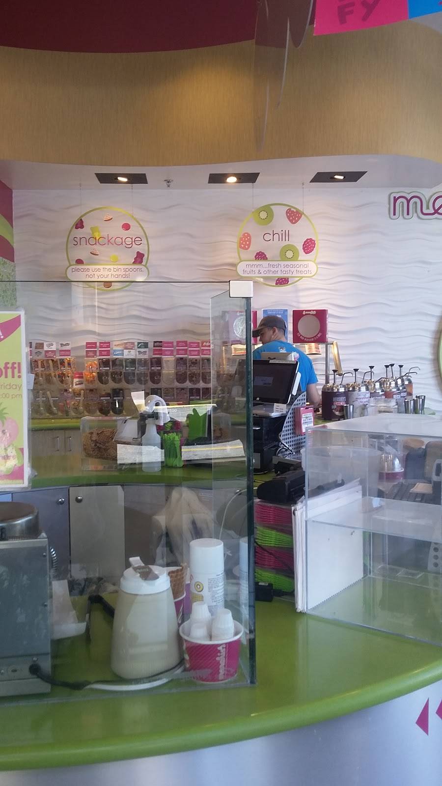 Menchies Frozen Yogurt | bakery | 20968 Ventura Blvd, Woodland Hills, CA 91364, USA | 8188871777 OR +1 818-887-1777